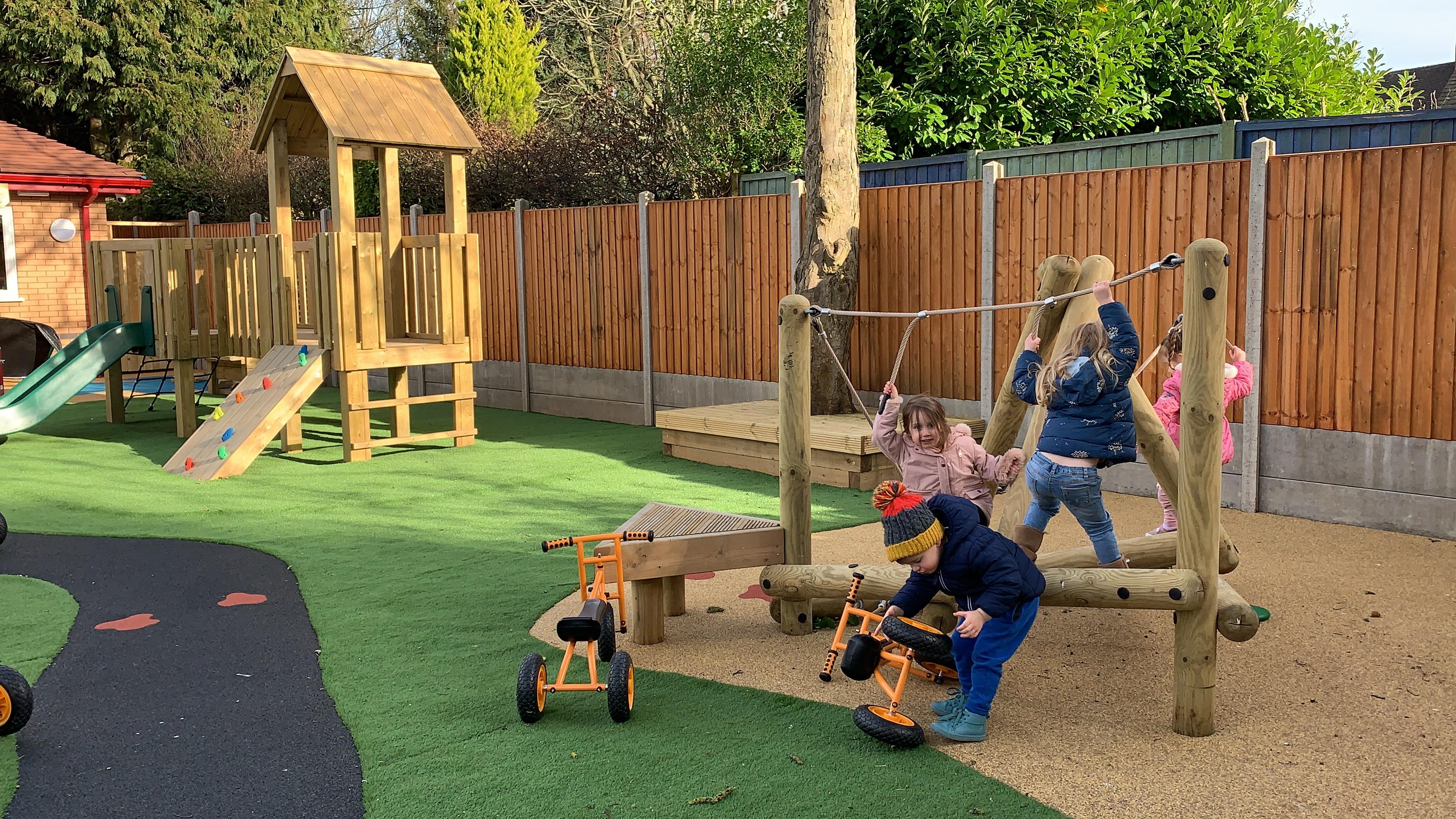 A group of children playing on the Pinnacle Hill Climber with platform