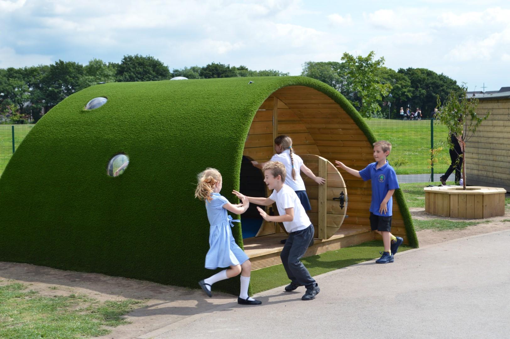 school playground den making