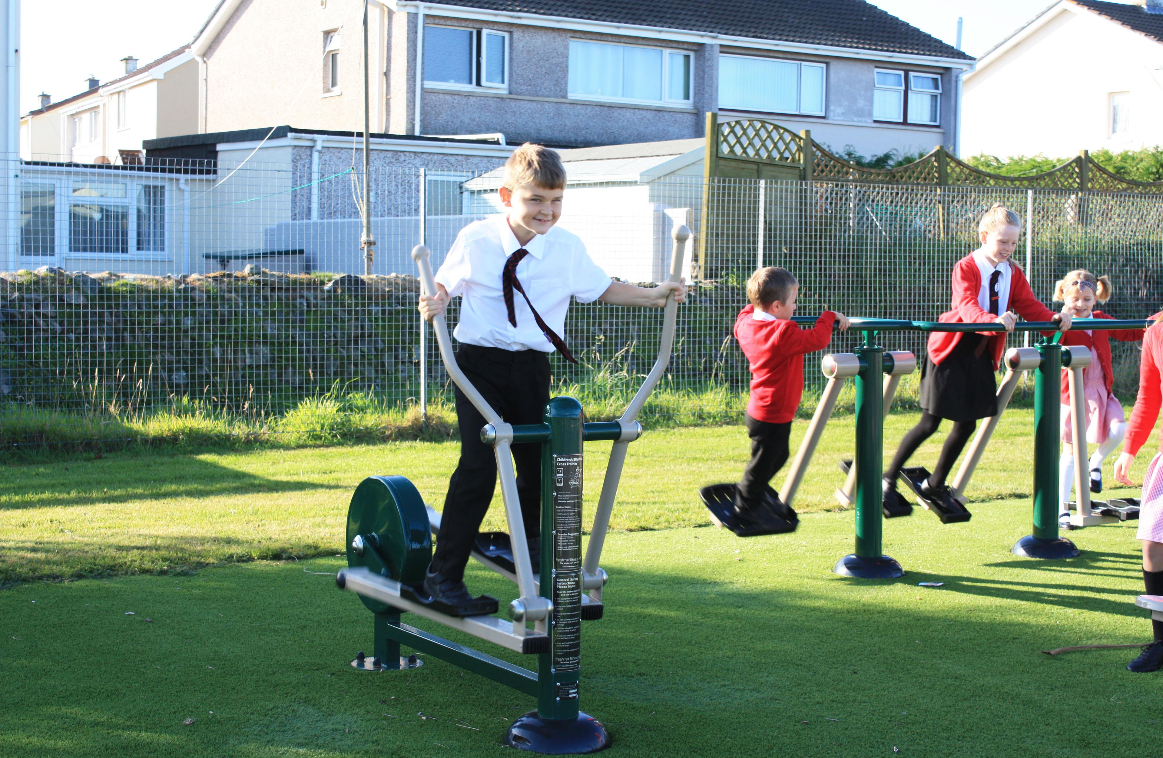 Outdoor gym equipment